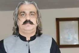 شراب برآمدگی کیس: علی امین گنڈاپور کے وارنٹ گرفتاری برقرار