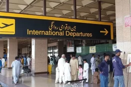 کراچی سے بیرون ملک جاتے ہوئے 13 مسافروں کو آف لوڈ کر دیا گیا