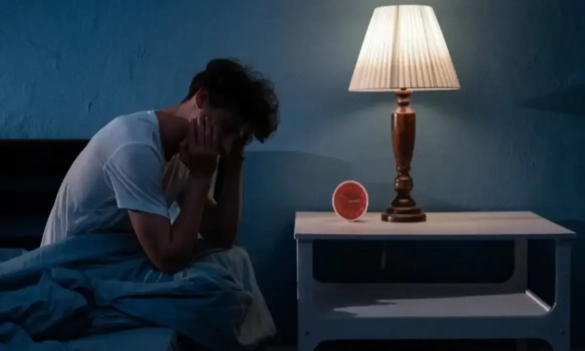 سوتے وقت یہ چیزیں نزدیک نہ رکھیں، ورنہ نقصان پہنچ سکتا