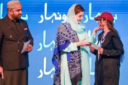 مریم نواز کا طلبہ کو 1 لاکھ ای بائیکس اور 50 ہزار اسکالرشپ دینے کا اعلان