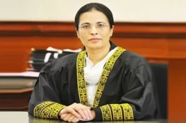 سمجھ نہیں آرہی، 3 ذہنوں کے مقابلے میں ایک چیف جسٹس کیسے بہتر ہوسکتے، جسٹس عائشہ