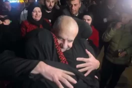 اسرائیلی جیل سے 22 سال بعد آزاد ہونیوالے شخص کی پہلی بار اپنی بیٹیوں سے ملاقات