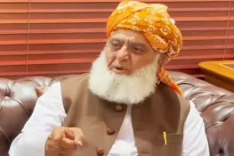 شکایت سیاست دانوں سے ہے جو آئین، جمہوریت اور اصولوں پر سمجھوتہ کرلیتے ہیں، فضل الرحمٰن