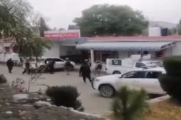 پشاور: سرکاری گاڑیوں پر فائرنگ، ڈپٹی کمشنر زخمی