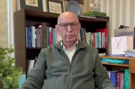 2 یا 3 دروازوں سے مذاکرات بیک وقت نہیں چلا کرتے، عرفان صدیقی کا پی ٹی آئی کو پیغام