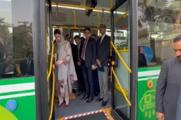 وزیراعلیٰ مریم نواز نے پاکستان کی پہلی مکمل ای وی بس سروس کا افتتاح کردیا
