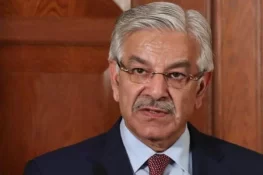 اشتہارات لگانا ڈاکٹروں کے پیشے کو زیب نہیں دیتا، خواجہ آصف