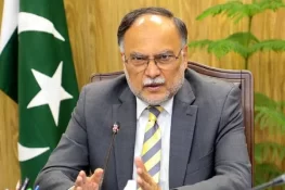 جو آج جیلوں میں ہیں وہ امریکا کے پاؤں میں گر رہے ہیں، احسن اقبال