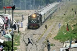 ریلوے اپ گریڈ کرنے کا منصوبہ تاحال نامکمل، ٹرینیں ڈی ریل ہونے لگیں