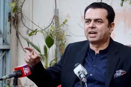 پی ٹی آئی ایک طرف پاؤں اور دوسری طرف گریبان پکڑ رہی ہے، طلال چوہدری