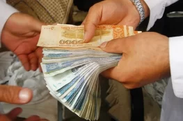 عادوال: پٹواری خورشید شاہ رشوت لیتے رنگے ہاتھوں گرفتار