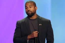 کانیے ویسٹ پر یہود دشمنی کے سنگین الزامات، مقدمہ درج