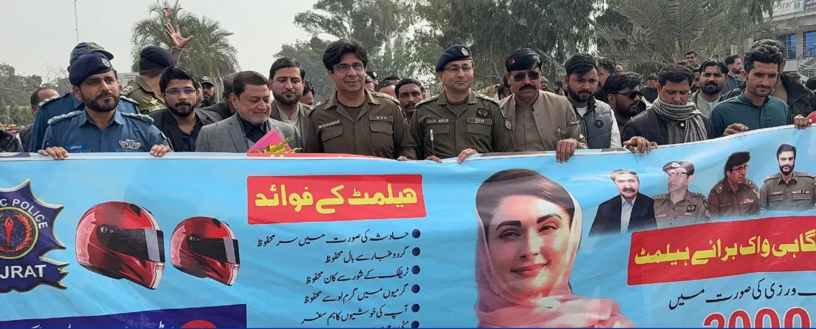 روڈ سیفٹی آگاہی کمپین، موٹر سائیکل سواروں میں ہیلمٹ تقسیم