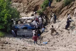 مسافر بس کھائی میں جا گری، 8 افراد جاں بحق