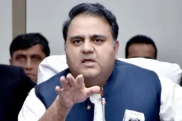 فواد چوہدری پھر لڑ پڑے، شعیب شاہین کا بازو زخمی کردیا