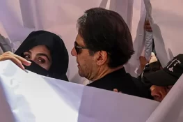 بانی پی ٹی آئی اور بشری بی بی کے ماہانہ اخراجات 7 لاکھ روپے تک پہنچ گئے