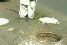 کراچی، گڑھے میں گر کر 2 مزدور جاں بحق