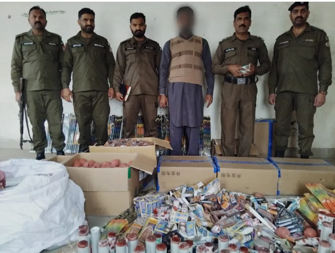 لالہ موسیٰ پولیس کی کارروائی، لاکھوں مالیت کا آتش بازی کا سامان برآمد