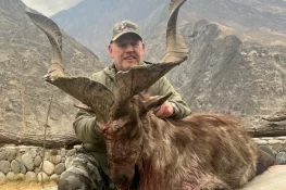 ہسپانوی شکاری نے مارخور کا شکار کرلیا