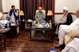 اپوزیشن جماعتوں کی کانفرنس روکنے کیلئے ہوٹل بند، رہنما پھلانگ کر اندر داخل ہوگئے