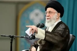 اگر امریکا نے کوئی حماقت کی تو سخت جواب دیا جائے گا، آیت اللہ علی خامنہ ای