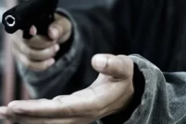 لاہور میں ڈاکو ماں اور بیٹے کو یرغمال بنا کر لاکھوں کا سامان لوٹ کر فرار