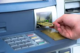 پولیس وردی میں ملبوس شخص بزرگ شہری کا اے ٹی ایم کارڈ چھین کر لاکھوں لے اڑا