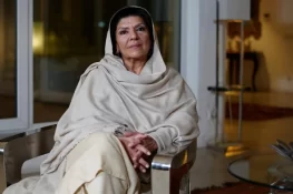 بانی پی ٹی آئی کا کیس روکنے کے لیے مخصوص جج مقرر کیا گیا، علیمہ خان کا الزام