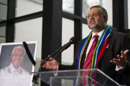 امریکا سے بے دخل جنوبی افریقی سفیر کا وطن واپسی پر شاندار استقبال