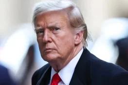 ٹرمپ کا درآمدی گاڑیوں پر 25 فیصد ٹیرف عائد کرنے کا اعلان