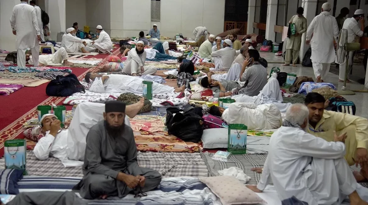 ملک بھر میں 'اعتکاف' کا آغاز، لاکھوں مسلمان معتکف ہوگئے