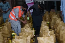 خیرات یا کاروبار؟ کراچی میں فلاحی کاموں کی حقیقت