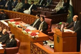 پارلیمنٹ کا مشترکہ اجلاس، صدر مملکت کے خطاب کے دوران اپوزیشن کا شدید احتجاج