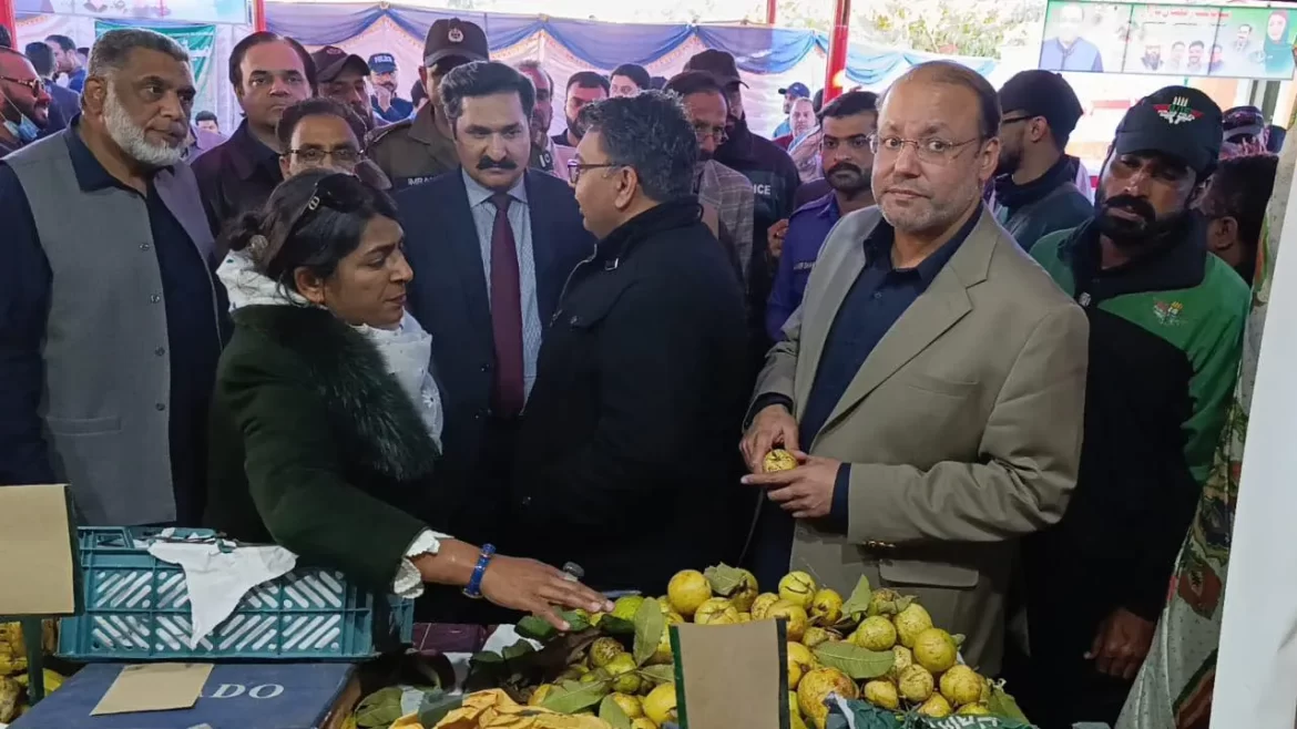 صوبائی وزیر چوہدری شافع حسین کا رمضان سہولت بازار گجرات کا دورہ