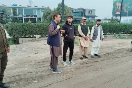 اسسٹنٹ کمشنر گجرات کا شاہین چوک پل کا دورہ، صفائی اور شہر کی خوبصورتی کے اقدامات کی نگرانی