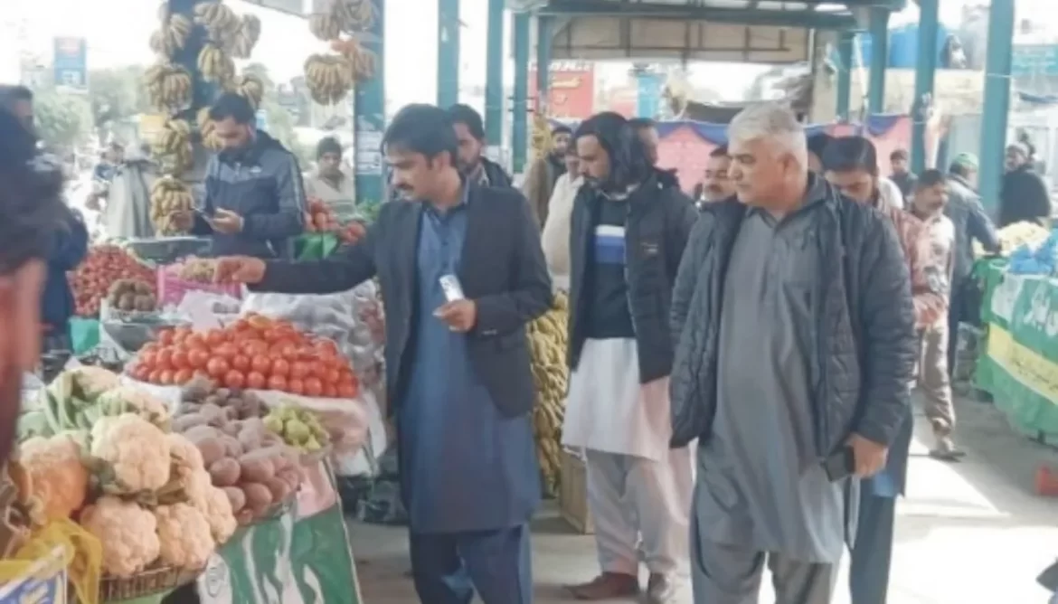 اسسٹنٹ کمشنر سرائے عالمگیر کا رمضان بازار کا دورہ، نرخوں اور معیار کا جائزہ