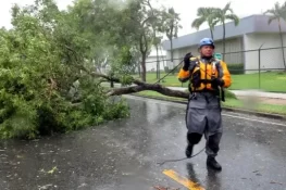 آسٹریلیا میں طوفان کی تباہ کاریاں، طوفانی ہواؤں سے نظام زندگی درہم برہم