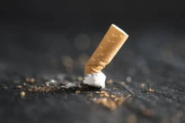 کیا دوران اعتکاف سگریٹ پینا شرعا جائز ہے؟