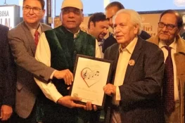 کامیڈین حسن عباس کو یومِ پاکستان پر نیویارک میں ایوارڈ سے نوازا گیا