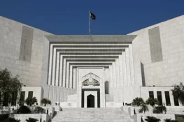 عمران خان کے خلاف توہینِ عدالت کی درخواست سماعت کے لیے مقرر