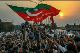پی ٹی آئی کی خارجہ کمیٹی تحلیل ، اسٹیبلشمنٹ سے روابط بحالی کی کوششیں جاری