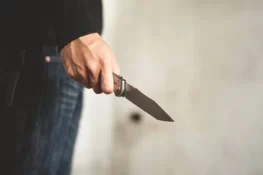 شوہر نے بیوی کو چھری کے وار کرکے قتل کردیا