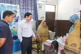 ڈپٹی کمشنر گجرات کا بی ایچ یو چک سادہ کا دورہ، ترقیاتی کاموں اور سہولیات کا جائزہ