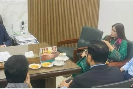 خاتون محتسب پنجاب نبیلہ حاکم علی خان کی عزیز بھٹی شہید ٹیچنگ ہسپتال میں ڈپٹی کمشنر گجرات سے ملاقات