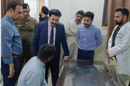 ڈپٹی کمشنر گجرات کا ٹی ایچ کیو ہسپتال کھاریاں کا دورہ