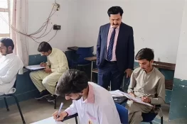 ڈپٹی کمشنر گجرات کا گورنمنٹ ہائی اسکول کھاریاں کا سرپرائز دورہ