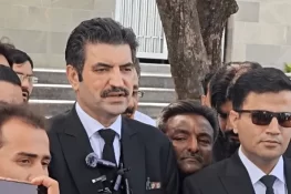 پی ٹی آئی میں جسے بدنام کرنا ہو، اسے اسٹیبلشمنٹ کا آدمی قرار دے دیا جاتا ہے، شیر افضل مروت