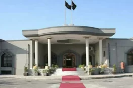 حکومت کی 5 ججز سمیت تمام درخواستوں کو مسترد کرنے کی استدعا