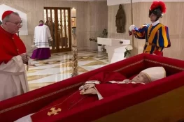 پوپ فرانسس کی آخری رسومات سینٹ پیٹرز اسکوائر میں جاری