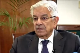 عمران خان نے پی آئی اے کو تباہ کیا، وزیر دفاع